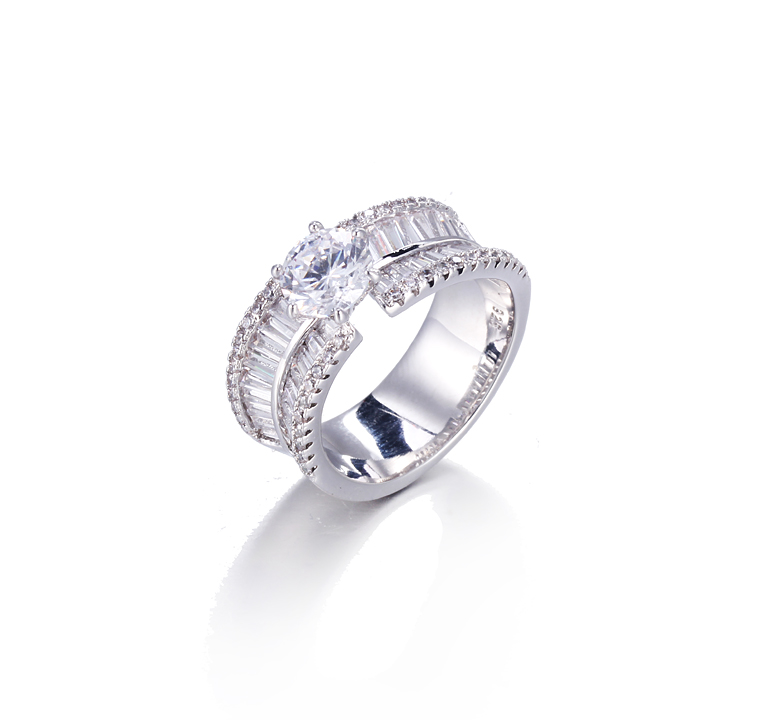 Serene 18K White Gold Plated Heart Arrows Cut Cubic Zircon  Wedding Engagement Rings Kirin Jewelry 104972
